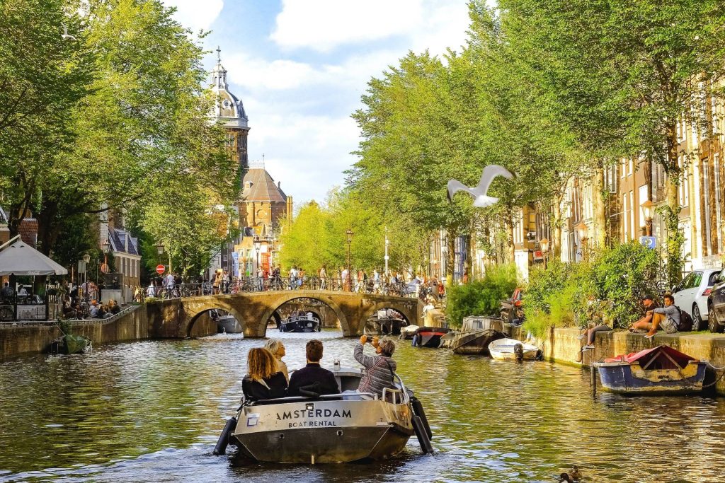 Die Magie der Amsterdamer Kanalfahrten: Was Sie wissen sollten