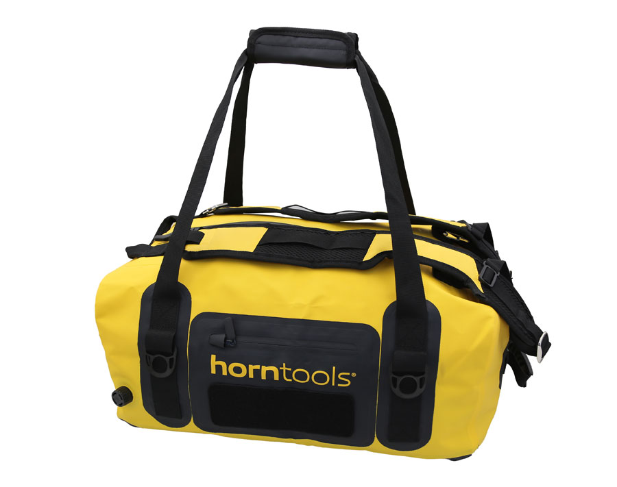 Wasserdichte Reisetasche von Horntools im Einsatz