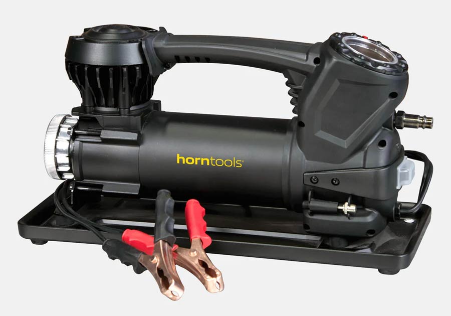 Kompressor mit Luftfilter, Anschluss und Manometer
