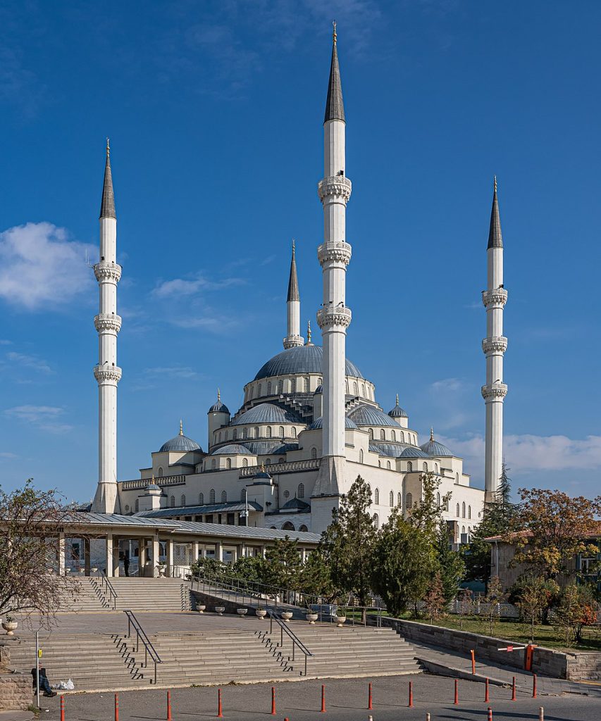 Eine der größten Moscheen in der Türkei: die Kocatepe