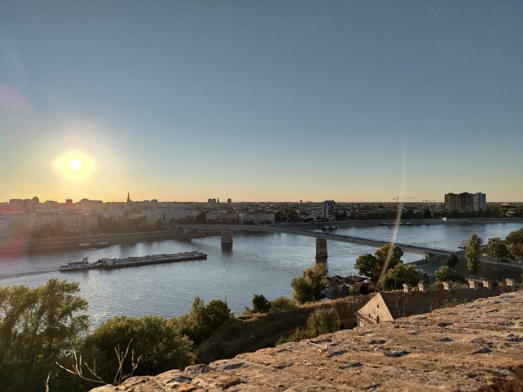 Blick auf Novi Sad von der Festung