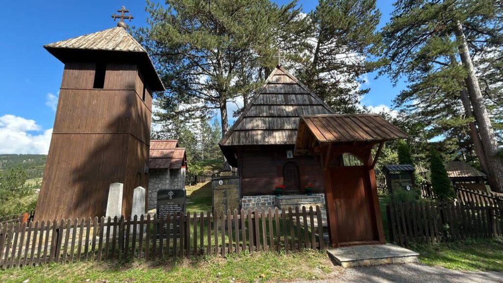 Serbisch-orthodoxe Waldkirche